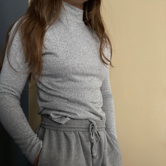Dynamite Long Sleeve Grey Turtleneck Sweater - Picture 1 of 3